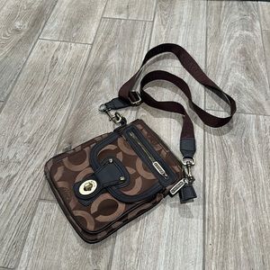 Coach Legacy 40725 shoulder bag Swingpack Crossbody Bag. Used